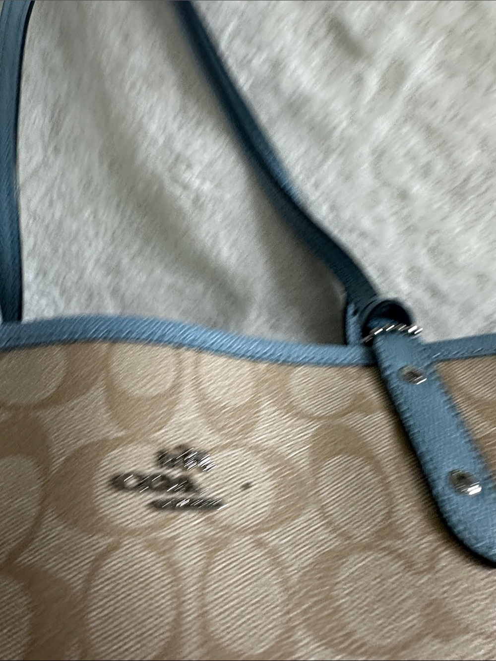 Coach Signature Canvas Tote cream/tan/lt blue w/zipper pouch and keychain tag - Picture 11 of 14